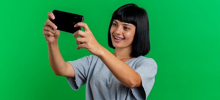 /blog/post/como-usar-una-pantalla-verde-o-chroma-key-para-tus-videos